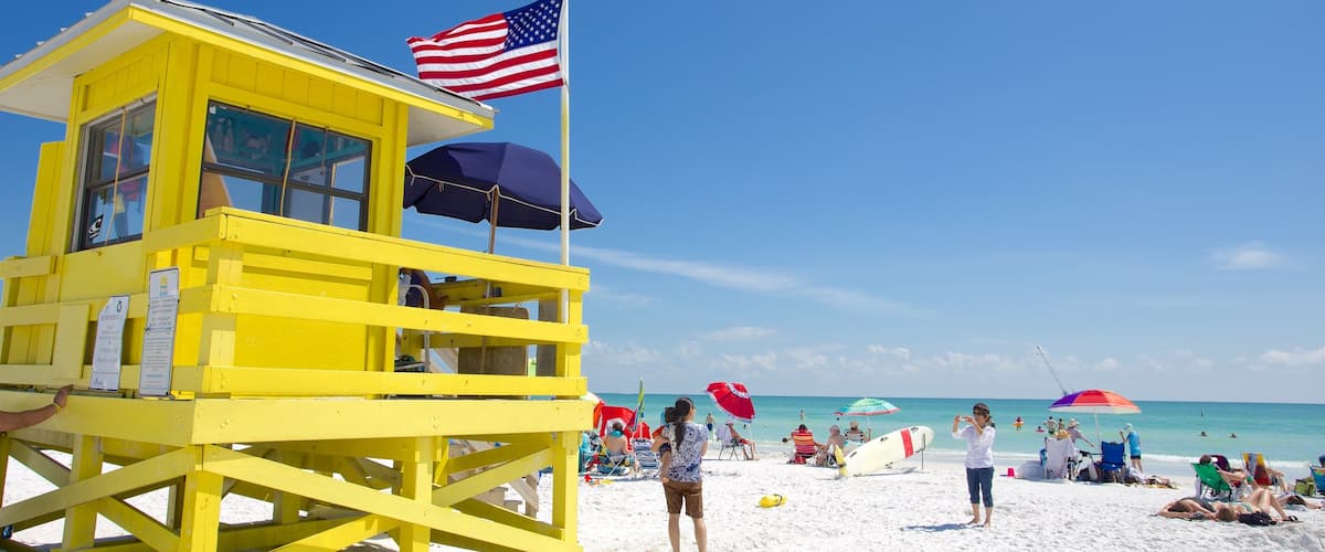 Siesta Key Public Beach showing a sandy beach