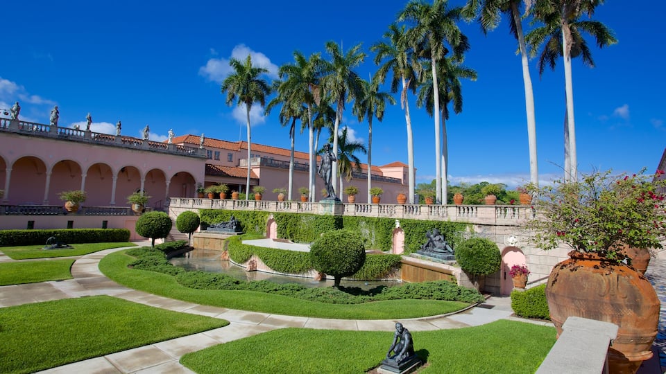 Ringling Museum of Art featuring a park