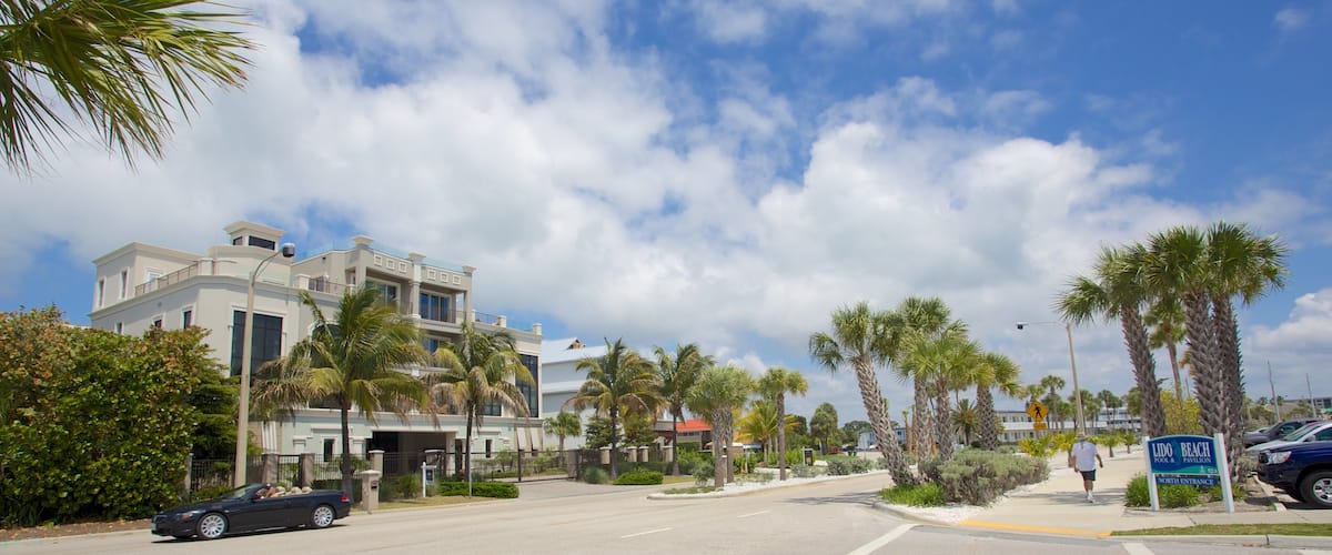 Lido Key showing street scenes