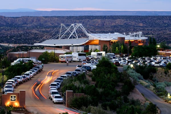 Santa Fe Opera welches beinhaltet Stadt