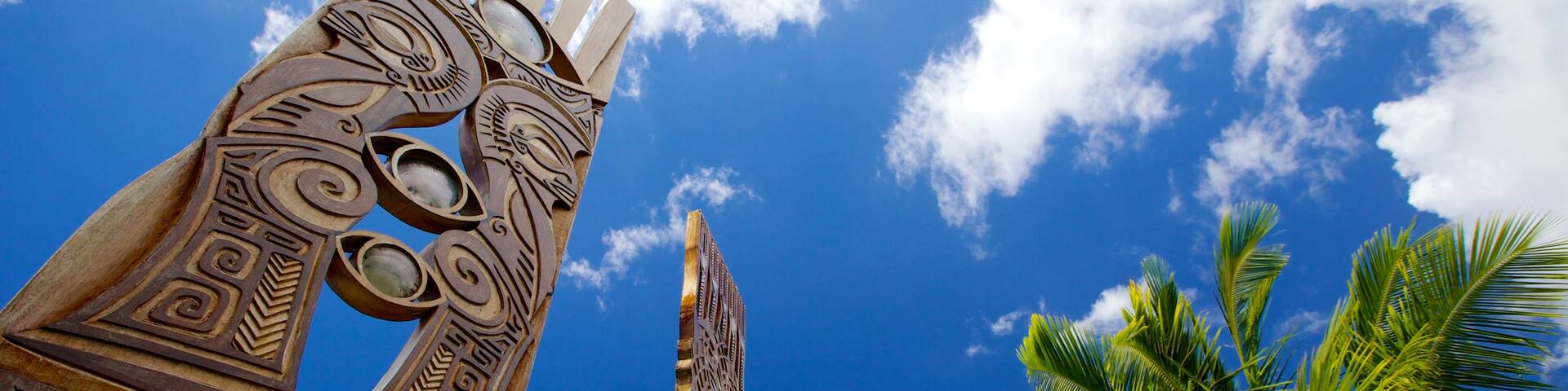 Place Jacques Chirac showing tropical scenes and outdoor art
