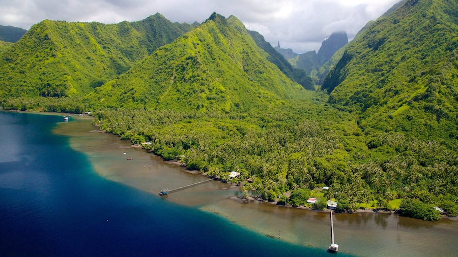 Tahití ofreciendo vista general a la costa y montañas
