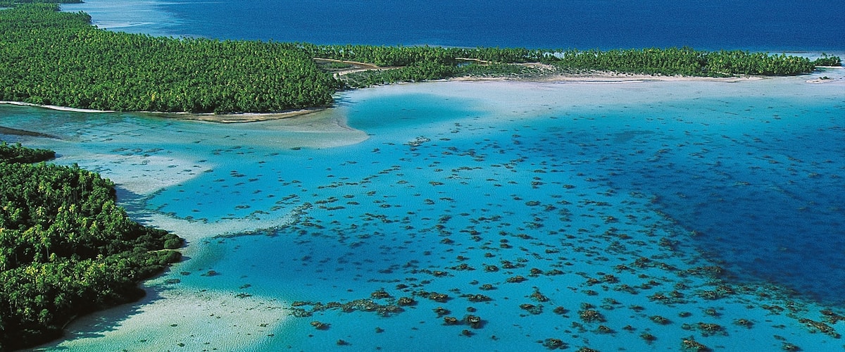 Rangiroa showing general coastal views