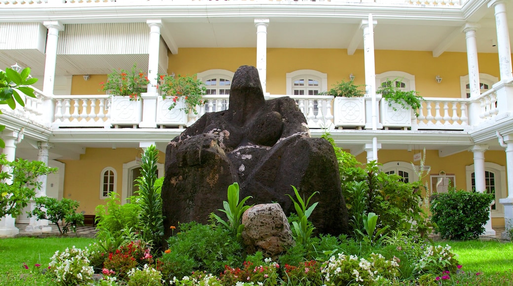 Papeete Town Hall featuring a garden