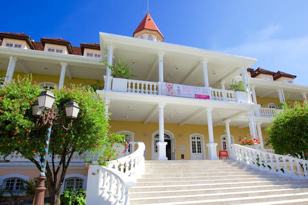 Hôtel de ville de Papeete qui includes bâtiment public