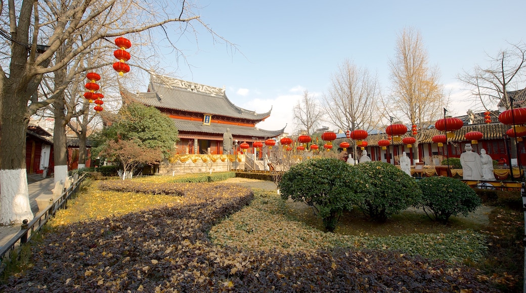 夫子廟 呈现出 廟宇或禮拜堂, 宗教方面 和 花園