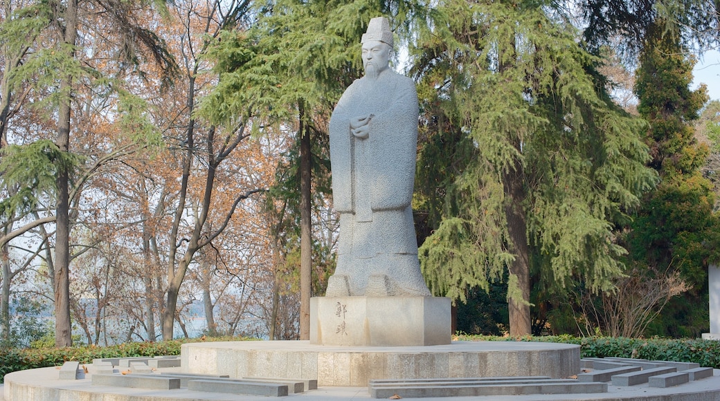 Xuan Wu Lake Park which includes a statue or sculpture