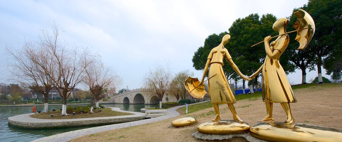 Jinji Lake which includes outdoor art, a lake or waterhole and a statue or sculpture