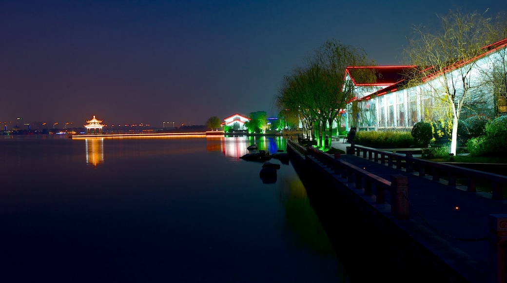 Jinji Lake which includes night scenes and a park