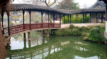 Garten des bescheidenen Beamten welches beinhaltet Brücke und Teich