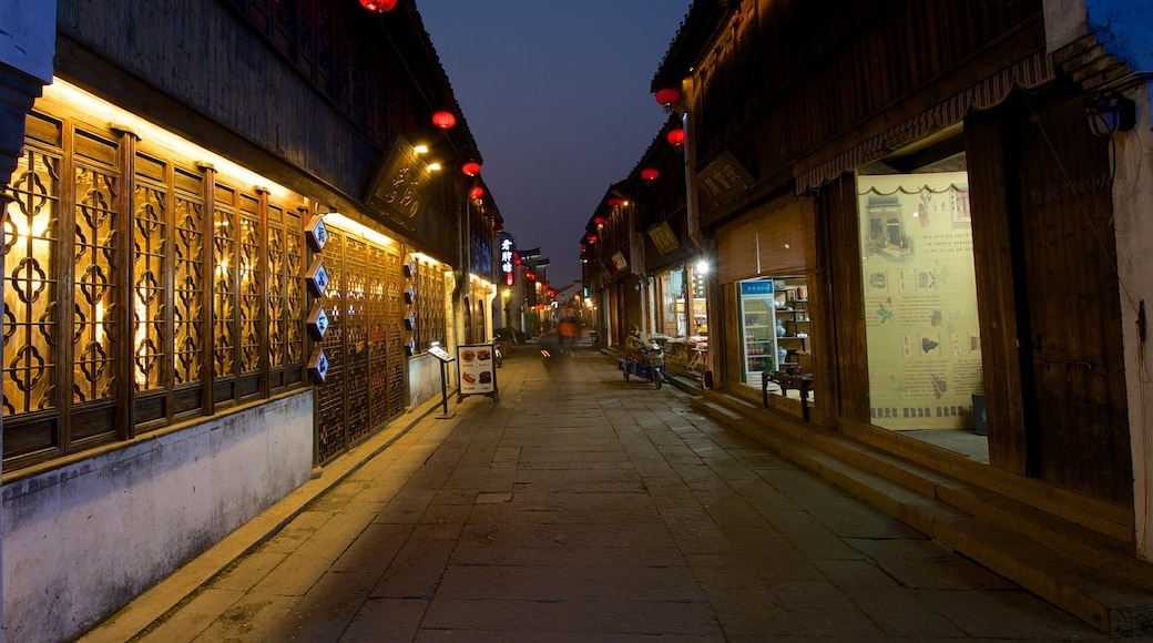 Jiaxing mit einem bei Nacht