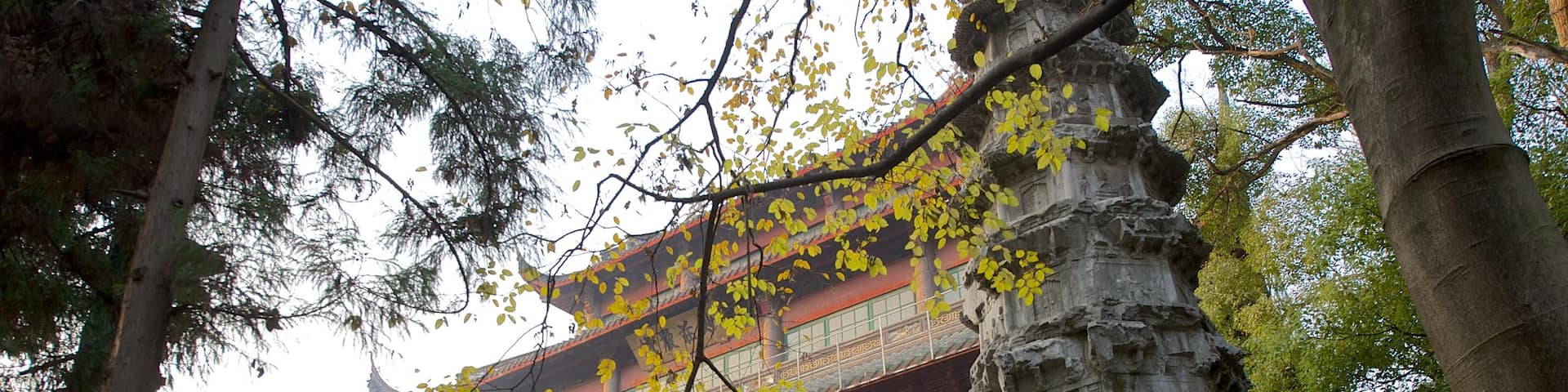 Lingyin Temple featuring religious aspects, heritage architecture and a temple or place of worship