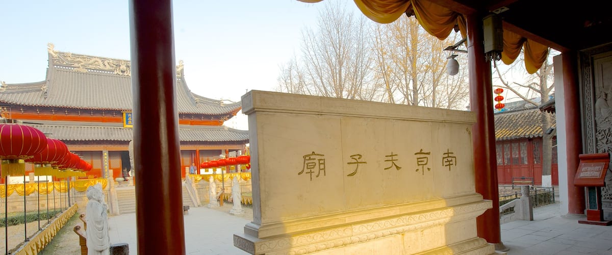 Temple of Confucius which includes signage, religious elements and a temple or place of worship