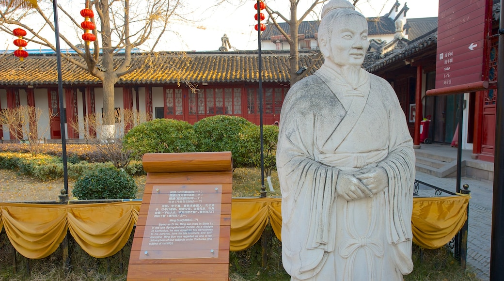 Temple of Confucius showing a statue or sculpture and signage