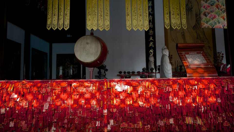 Temple of Confucius which includes a temple or place of worship, interior views and religious aspects