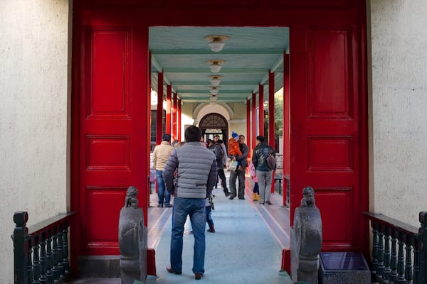 Nanjing Presidential Palace showing a castle and heritage architecture as well as a small group of people