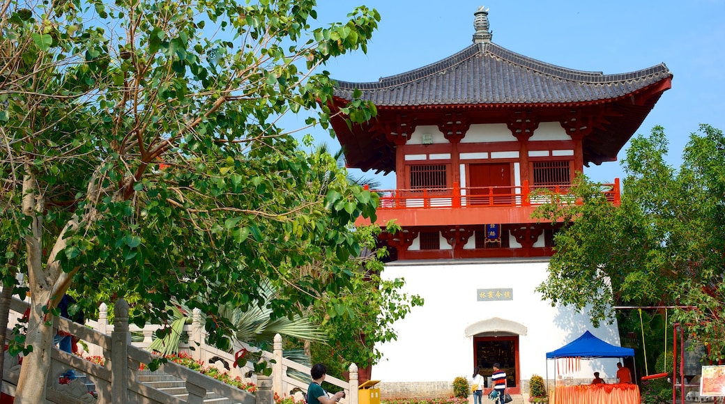 Templo de Nanshan mostrando aspectos religiosos e um templo ou local de adoração