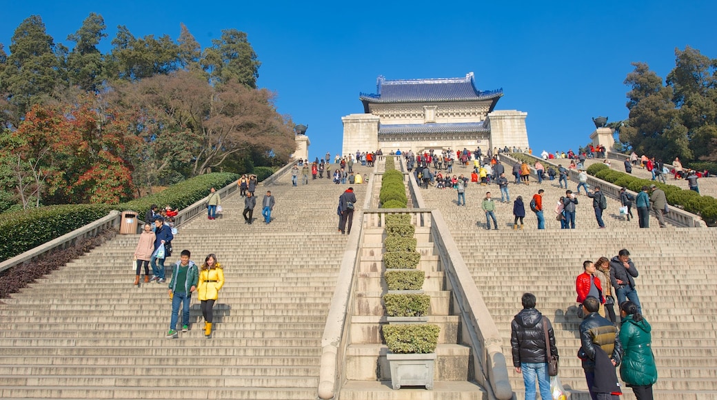Dr. Sun Yat-Sen Mausoleum en ook een grote groep mensen