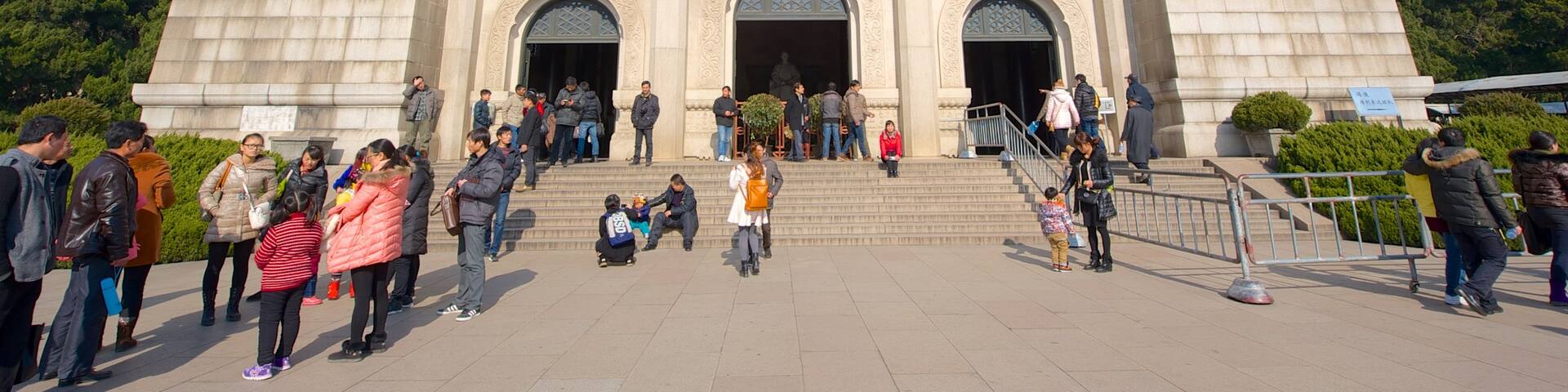Dr. Sun Yat-Sen Mausoleum showing heritage architecture as well as a large group of people