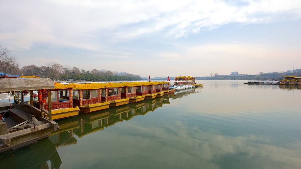 Xuan Wu Lake Park which includes a lake or waterhole