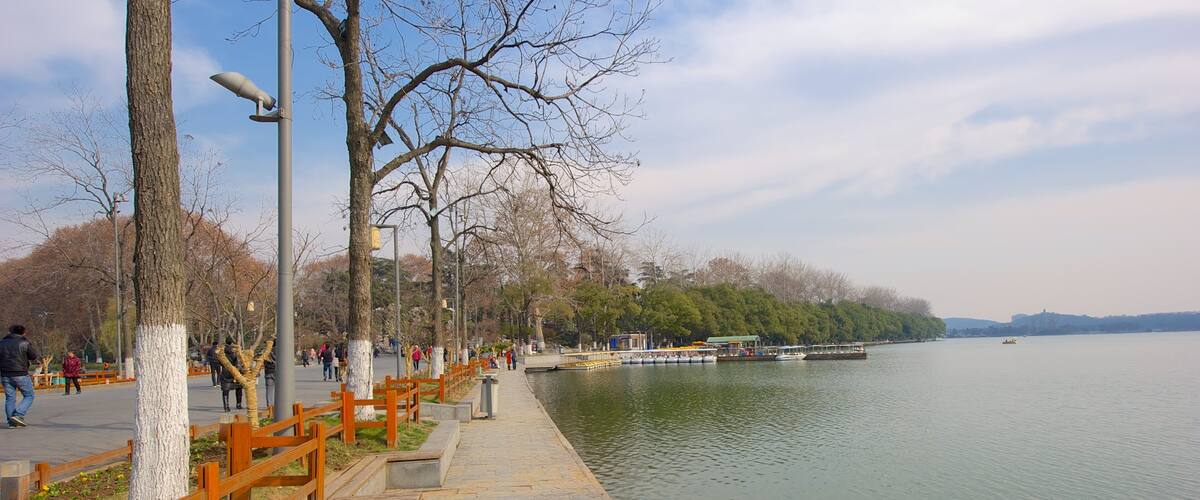 Xuan Wu Lake Park showing a lake or waterhole