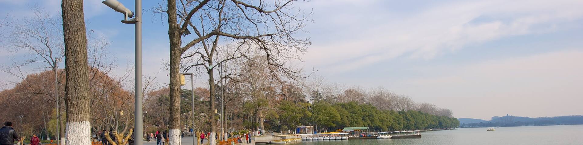 Xuan Wu Lake Park showing a lake or waterhole