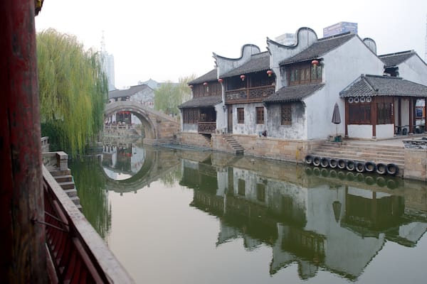 Jiaxing mettant en vedette petite ville ou village, patrimoine architectural et riviĂšre ou ruisseau