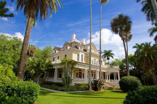 Burroughs Home qui includes maison et parc