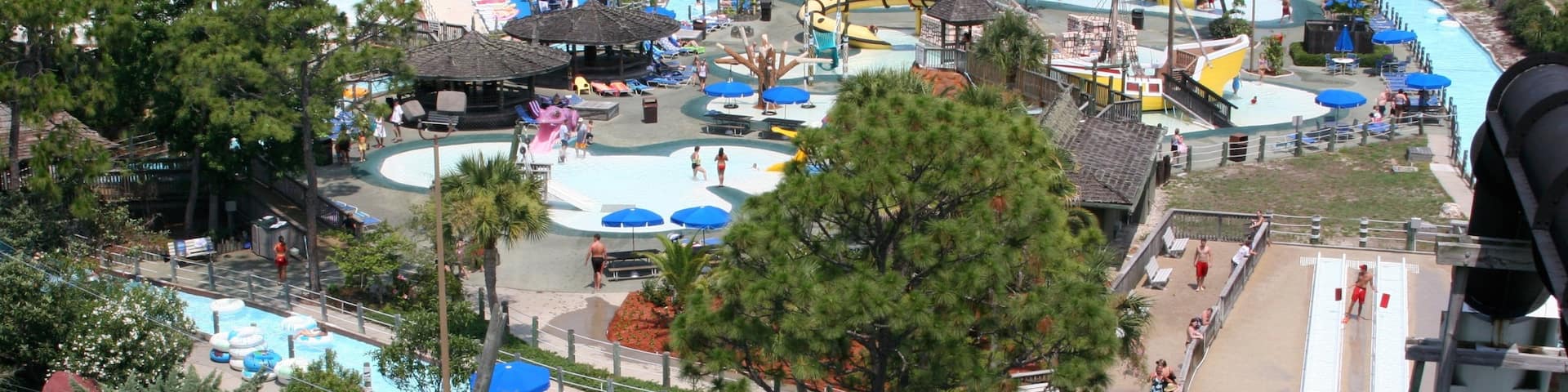 Shipwreck Island Waterpark showing rides and a waterpark