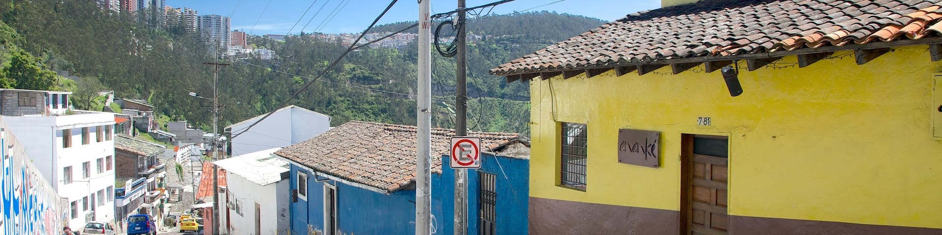 Guapulo featuring street scenes