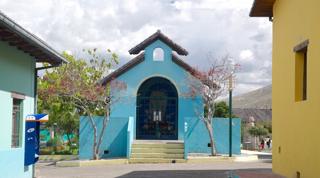 Mitad del Mundo mostrando escenas cotidianas y una casa