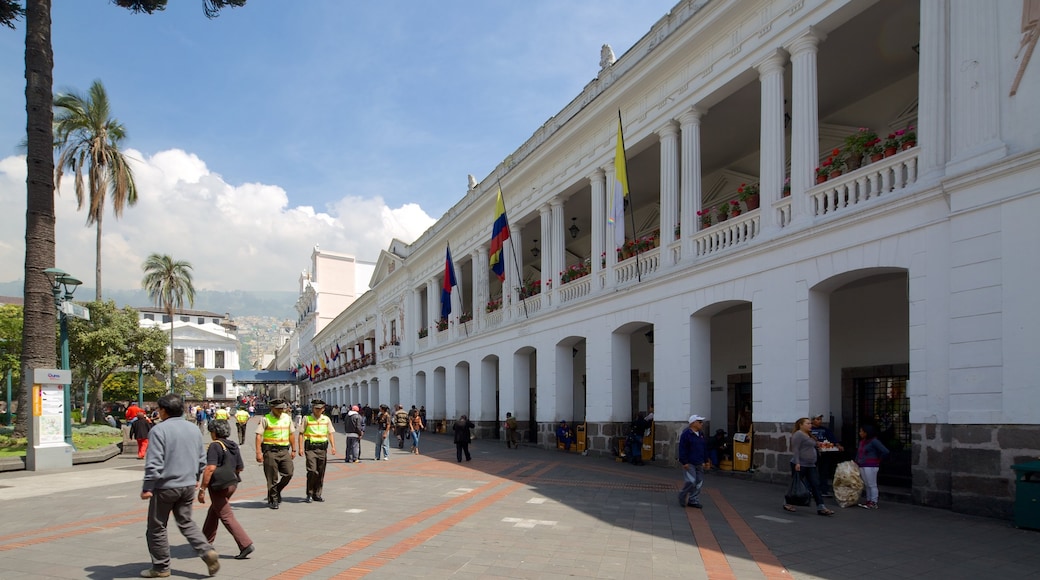 Carondelet Palace featuring street scenes as well as a large group of people