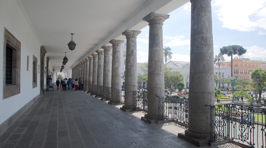 Palacio de Carondelet mostrando un castillo