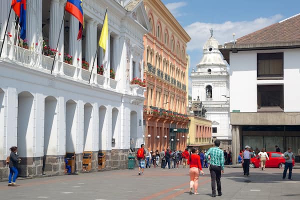 カロンデレト宮殿 どの含み ストリート シーン 及び 大勢の人々