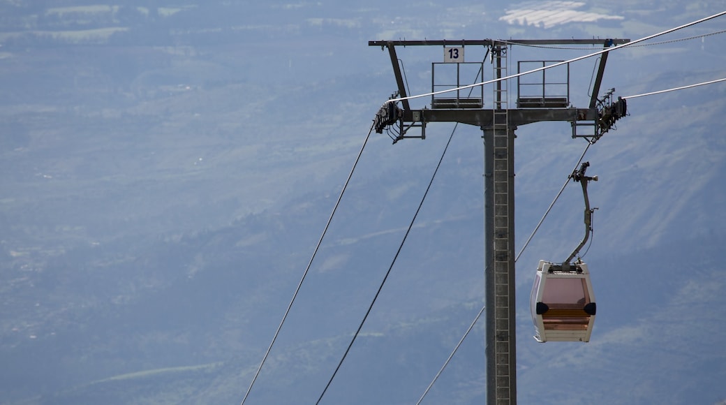 Quitos linbana presenterar en gondola