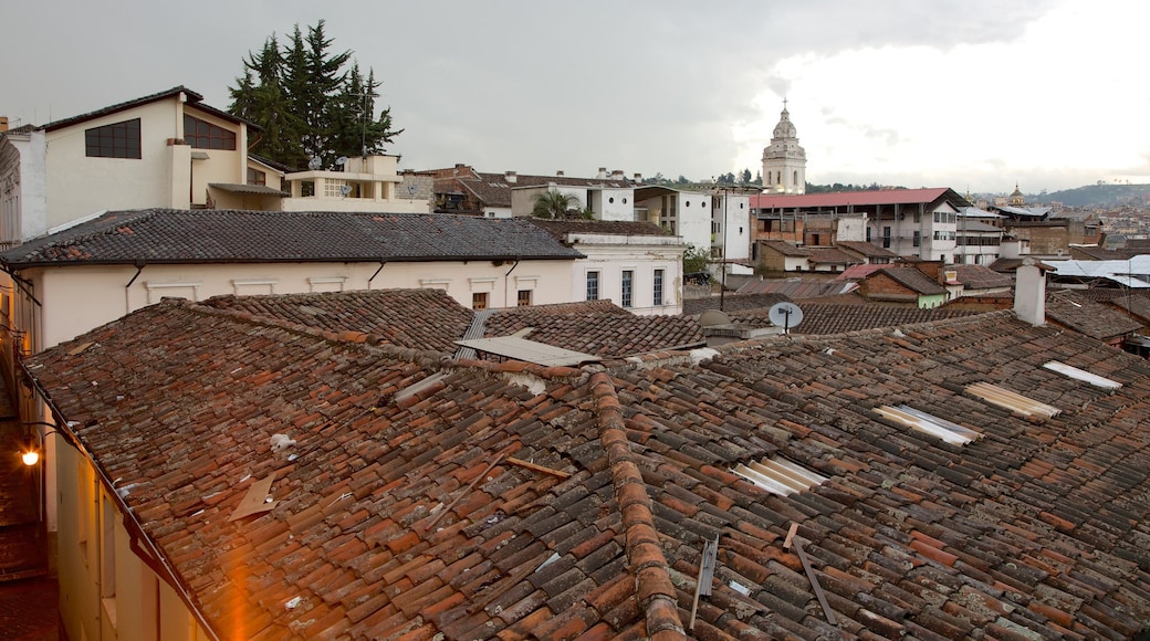 Calle La Ronda ofreciendo una ciudad