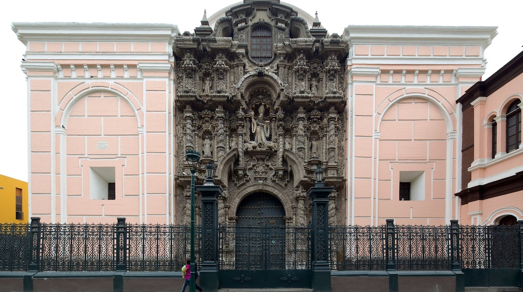 Lima fasiliteter samt gatescener og historisk arkitektur