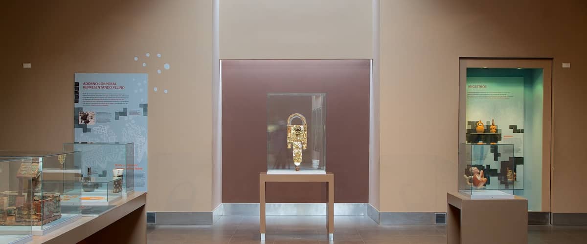 Huaca de la Luna featuring interior views