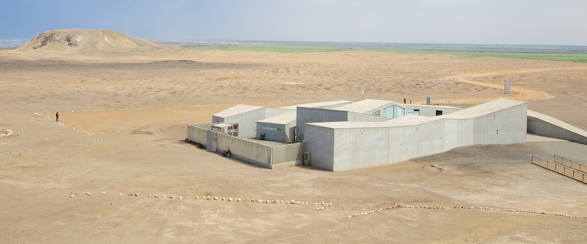 El Brujo which includes landscape views, tranquil scenes and desert views