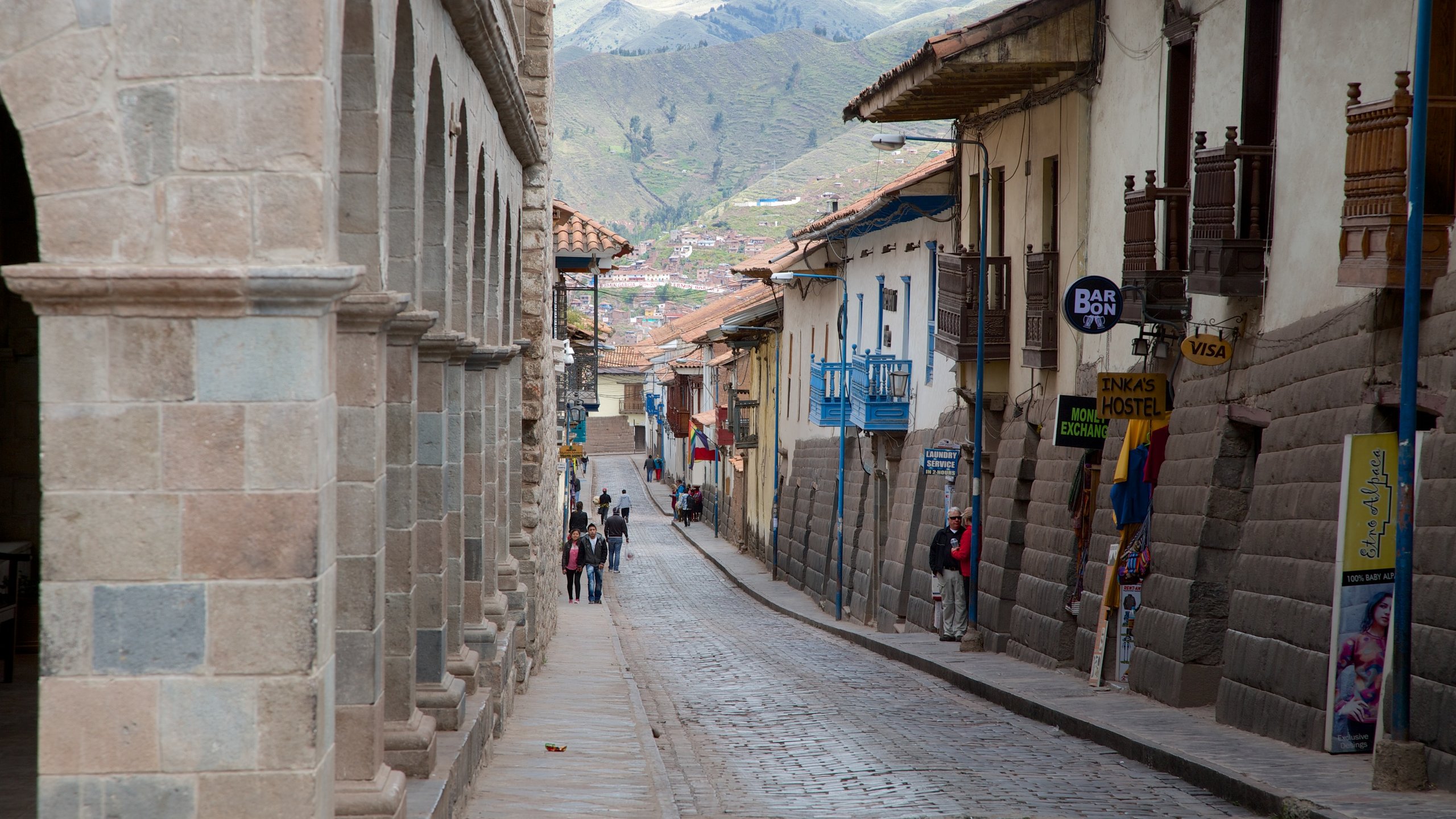 Cusco which includes street scenes