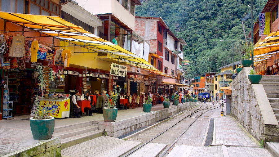 Cusco featuring street scenes and café scenes