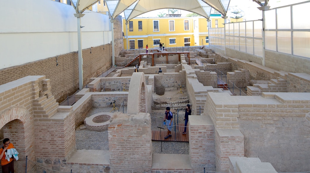 Lima que incluye una ruina, vistas interiores y elementos del patrimonio