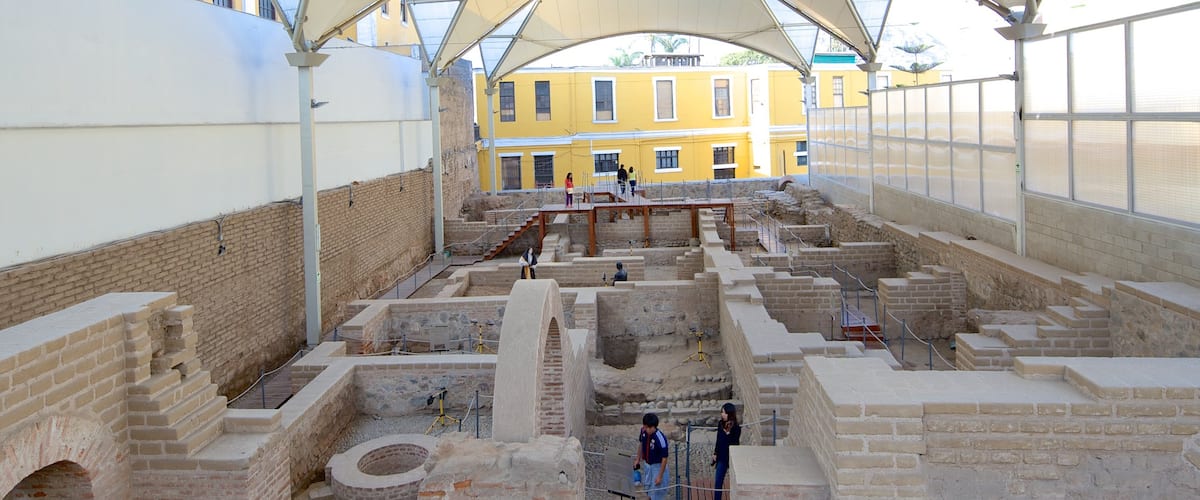 Downtown Lima showing interior views, a ruin and heritage elements