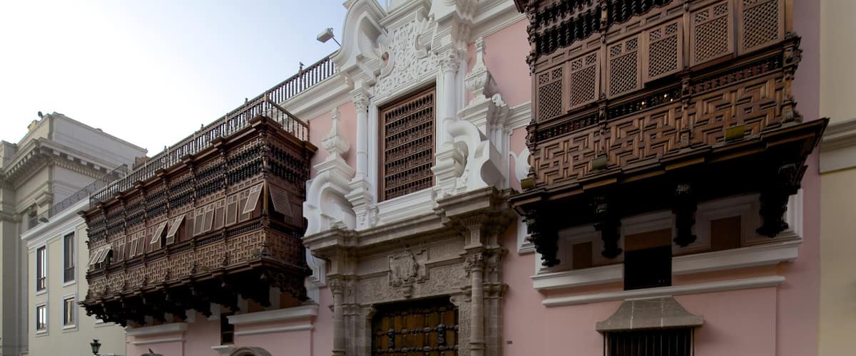 Downtown Lima which includes street scenes and heritage architecture