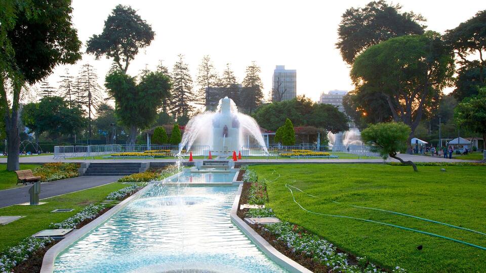 Parque da Exposição caracterizando um lago, um parque e uma fonte