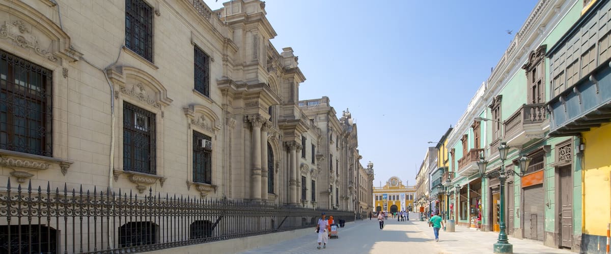 Plaza Mayor which includes street scenes