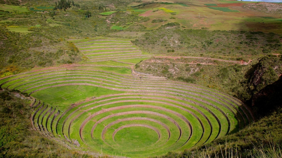 Moray Terraces which includes indigenous culture and landscape views