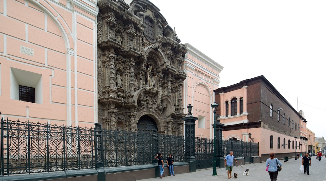 Lima which includes heritage architecture, a church or cathedral and street scenes