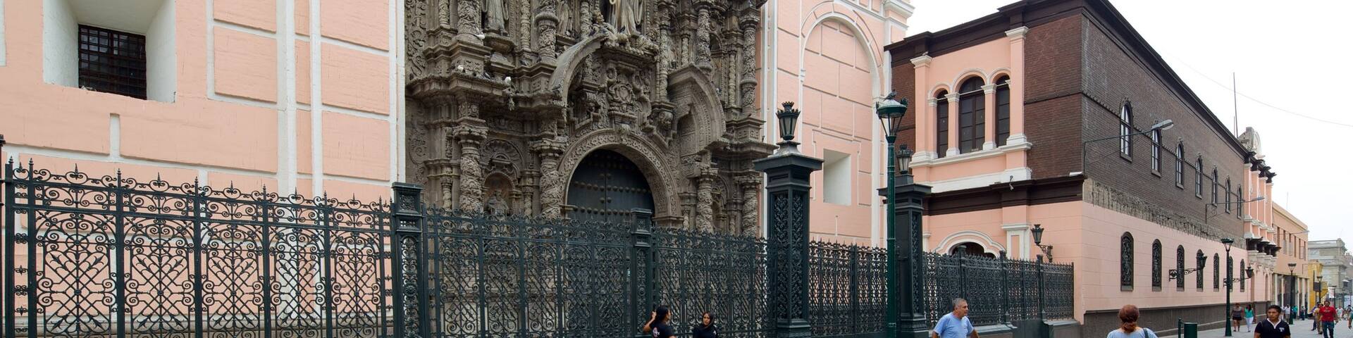 Lima showing street scenes, heritage architecture and a church or cathedral