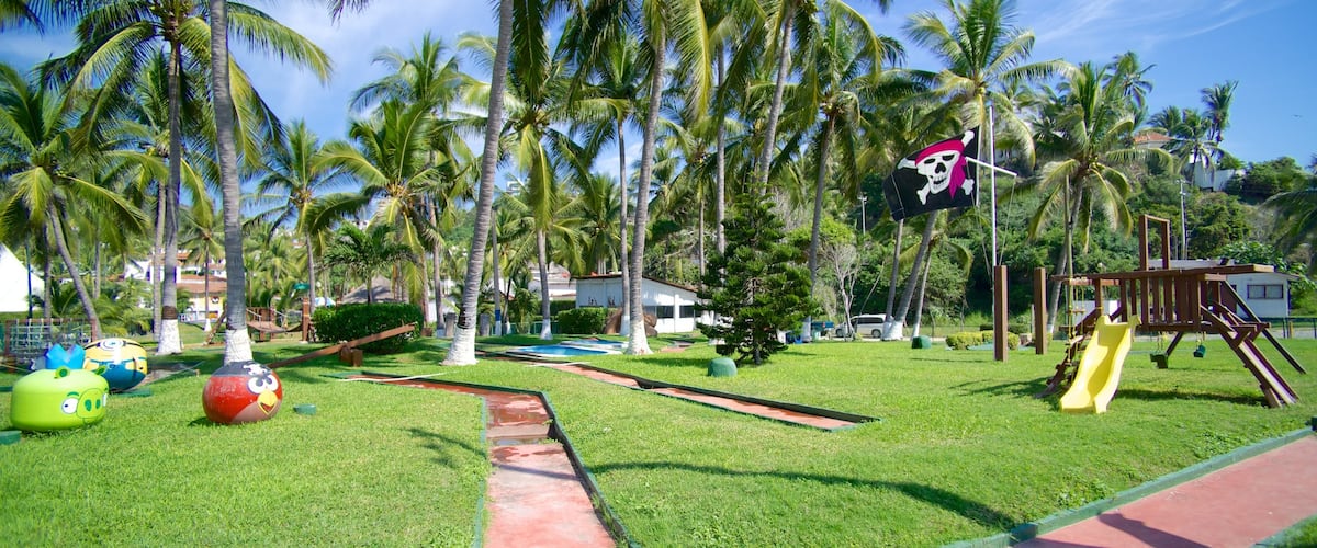 Manzanillo ofreciendo un parque, escenas tropicales y un parque infantil